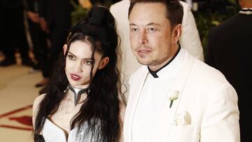 Elon Musk y Grimes sorprendieron como pareja en la Gala MET 2018.