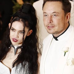 Elon Musk sale con la cantante Grimes tras su separación de Amber Heard