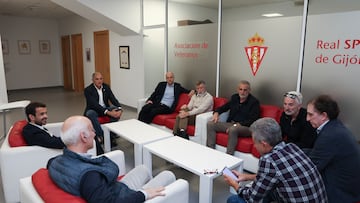 09-04-26. REUNIÓN DEL PRESIDENTE DEL SPORTING, JOSÉ RIESTRA, CON LA ASOCIACIÓN DE VETERANOS.