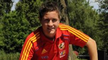 <b>CONFIADO.</b> Ander posó ayer con las camisetas española e inglesa.