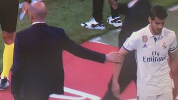 Morata explotó y no dio la mano a Zidane al ser sustituido