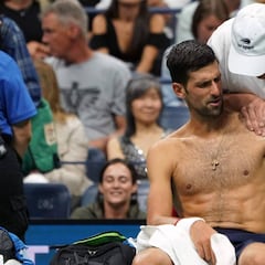 Djokovic salva el día, pero tiene dolor en el hombro izquierdo