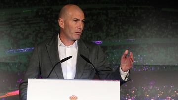 GRAF2960. MADRID, 11/03/2019.- El franc&eacute;s Zinedine Zidane comparece ante los medios de comunicaci&oacute;n tras su regreso como entrenador del Real Madrid, esta tarde en la sala de prensa del estadio Santiago Bernab&eacute;u. EFE/ Ballesteros