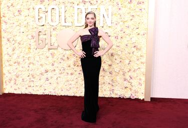 Amanda Seyfried durante la alfombra roja de la 81ª edición de los Globos de Oro que se ha celebrado en el Beverly Hilton de Los Ángeles.