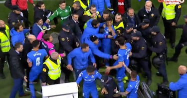 La tángana de Mestalla: el hijo de Marcelino, el médico, el delegado del Getafe...