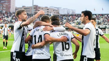 Los albinegros celebran el tanto de Fontán.