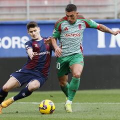 Insua rescata un punto para un Granada que jugó con diez