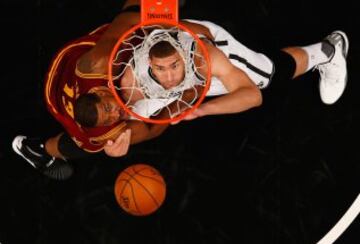 Brook López in action as Brooklyn Nets play Cleveland Cavaliers.