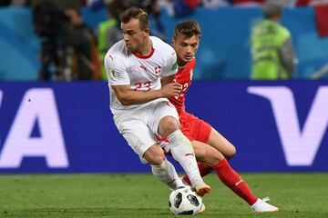 Xherdan Shaqiri y Adem Ljajic.