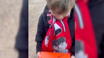 Garnacho hace llorar a un niño fan de Manchester United