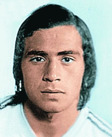 Llegó al Atlético de Madrid procedente del Tenerife en 1980. Tras dos temporadas, ficha por Las Palmas, donde jugó hasta 1985.