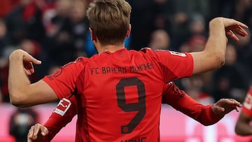 Bayern Munich's English forward #09 Harry Kane celebrates scoring the 3-0 goal with his teammates during the German first division Bundesliga football match FC Bayern Munich vs 1 FC Union Berlin in Munich, southern Germany, on November 2, 2024. (Photo by Alexandra BEIER / AFP) / DFL REGULATIONS PROHIBIT ANY USE OF PHOTOGRAPHS AS IMAGE SEQUENCES AND/OR QUASI-VIDEO ALTERNATIVE CROP