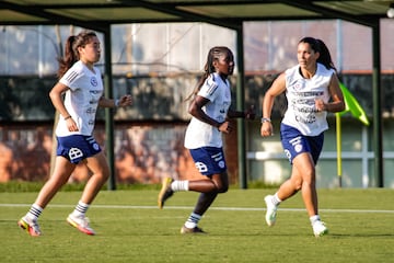 La Roja Femenina realizó su tercer día de entrenamientos en la cancha del Colegio Colombo Británico de Cali. En la primera jornada del Grupo A tendrá descanso.