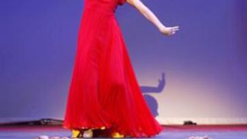 <b>FLAMENCO. </b>La bailaora Cecilia Gómez puso el toque racial a la Gala, marcándose un baile flamenco con las notas de 'Con los brazos abiertos'.