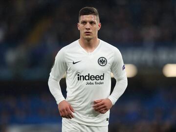 El Real Madrid se ha hecho con Luka Jovic a cambio de 60 millones y, con el fichaje del serbobosnio, compra los goles que le han faltado esta temporada, un defecto que ha acabado por consumar una de las temporadas más desastrosas que se le recuerdan al Madrid. 