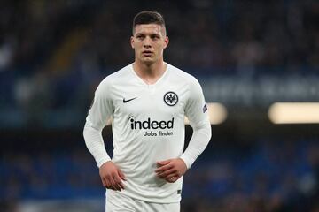 El Real Madrid se ha hecho con Luka Jovic a cambio de 60 millones y, con el fichaje del serbobosnio, compra los goles que le han faltado esta temporada, un defecto que ha acabado por consumar una de las temporadas más desastrosas que se le recuerdan al Madrid. 