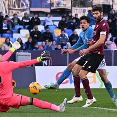 Napoli remonta de último minuto a Salernitana de Ochoa