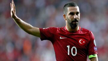 Arda Turan's move to Galatasaray hits the brakes as he doesn't want to leave Barcelona