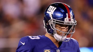 EAST RUTHERFORD, NJ - SEPTEMBER 18: Eli Manning #10 of the New York Giants looks on in the fourth quarter against the Detroit Lions during their game at MetLife Stadium on September 18, 2017 in East Rutherford, New Jersey. Elsa/Getty Images/AFP
== FOR NEWSPAPERS, INTERNET, TELCOS & TELEVISION USE ONLY ==