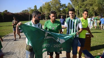 Rubén Castro, con seguidores verdiblancos en Montecastillo.