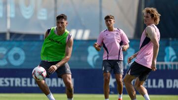 El club hace los deberes: Král y Veliz ya están inscritos