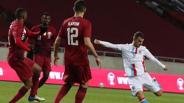 Luxembourg&#039;s Danel Sinani (R) shoots during the FIFA World Cup Qatar 2022 friendly preparation football match Qatar v Luxembourg in Debrecen, on March 24, 2021. (Photo by Peter Kohalmi / AFP)