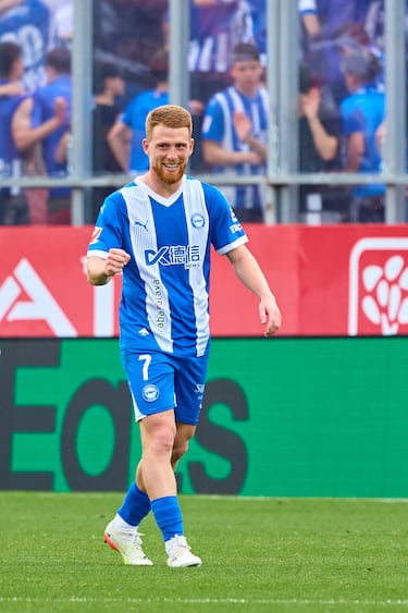 Carlos Vicente (Alavés) 
El polivalente jugador alavesista volvió a demostrar que tiene mucha calidad. Nuevamente un gol suyo le dio una victoria para mantenerse fuera del descenso.