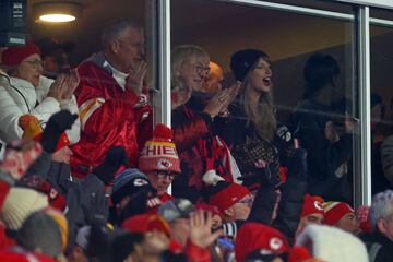 La popular cantante celebr as uno de los touchdown de los Kansas City Chiefs.