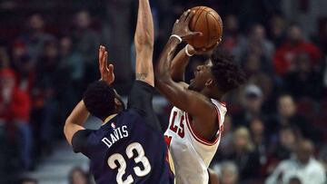 CHICAGO, IL - JANUARY 14: Jimmy Butler #21 of the Chicago Bulls is fouled while shooting by Anthony Davis #23 of the New Orleans Pelicans at the United Center on January 14, 2017 in Chicago, Illinois. NOTE TO USER: User expressly acknowledges and agrees that, by downloading and/or using this photograph, user is consenting to the terms and conditions of the Getty Images License Agreement.   Jonathan Daniel/Getty Images/AFP
 == FOR NEWSPAPERS, INTERNET, TELCOS &amp; TELEVISION USE ONLY ==