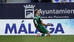 Fran Sol, del Eibar, celebra su segundo tanto ante el M&aacute;laga.