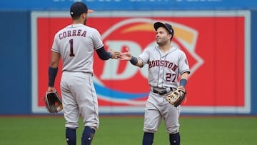 Carlos Correa y Jos&eacute; Altuve llevan en volandas a los Houston Astros.