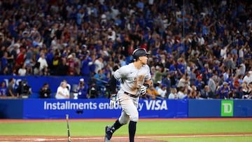 TORONTO, ON - SEPTEMBER 28: Aaron Judge #99 of the New York Yankees hits his 61st home run of the season in the seventh inning against the Toronto Blue Jays at Rogers Centre on September 28, 2022 in Toronto, Ontario, Canada. Judge has now tied Roger Maris for the American League record.   Vaughn Ridley/Getty Images/AFP