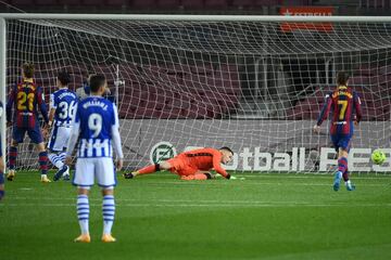 2-1. Frenkie De Jong marcó el segundo tanto que posteriormente fue revisado y concedido por el VAR.