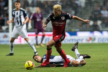 Debutó con 16 años en Paraguay con Cerro Porteño, de inmediato dejó la impresión de que sería un futbolista con mucho futuro. Pasó por el Porto, la Roma, el Torino y su carrera fue en descenso, pues las lesiones lo empezaron a mermar. En 2017 llegó a los Xolos y posteriormente pasó a los Pumas, donde no ha podido ganarse un lugar como titular indiscutible.