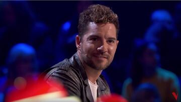 David Bisbal 'estropea' el sillón de Paulina Rubio en 'La Voz Senior'