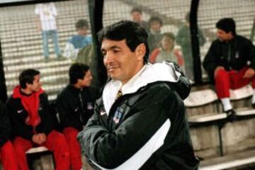 Firmó en Colo Colo el 1995 y tres años después partió al fútbol español: estuvo en Racing hasta el 2001 y en Rayo Vallecano durante el 2003. Dirigió a Olimpia entre el 2004 y 2005.