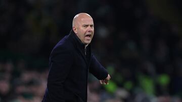 FILE PHOTO: Soccer Football - Champions League - Group E - Celtic v Feyenoord - Celtic Park, Glasgow, Scotland, Britain - December 13, 2023 Feyenoord coach Arne Slot reacts REUTERS/Russell Cheyne/File Photo