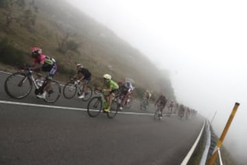 El pelot¨®n durante la novena etapa de la Vuelta Ciclista a Espa?a.