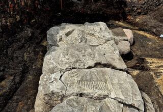 Arqueólogos cavan en una heladería y se topan con un caballero medieval: la conservación es notable