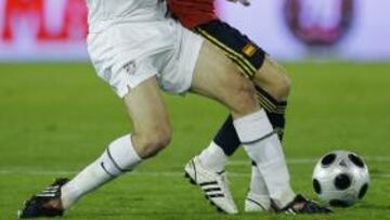 <strong>POR LA MÍNIMA.</strong> Un gol de Xavi sirvió a España para volver a vencer por la mínima.