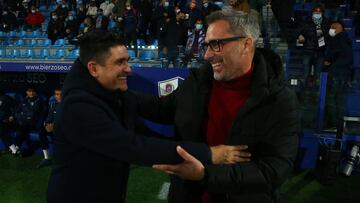 02/11/21 PARTIDO SEGUNDA DIVISION
PONFERRADINA - HUESCA
Jon Perez Bolo entrenador de la SD Ponferradina y Xisco Muñoz