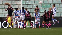 Un lance del encuentro entre la Real Sociedad y el Sporting Huelva.