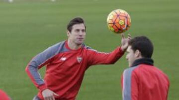 Krychowiak, en el entrenamiento del Sevilla.