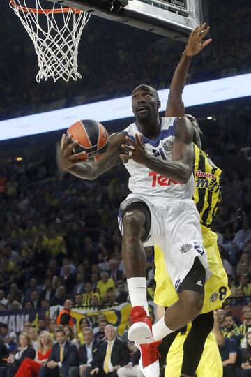 Othello Hunter y Ekpe Udoh.