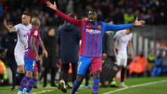 Ousmane Demb&eacute;l&eacute; protesta en una acci&oacute;n del partido ante el Sevilla.