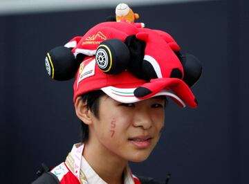 Un seguidor japonés presente en el circuito de Suzuka. 