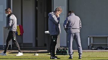 Pellegrini, en un entrenamiento del Betis.