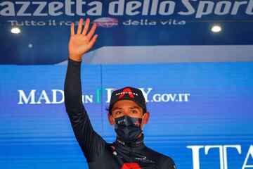 El ciclista colombiano Egan Bernal del Team INEOS Grenadiers ganó la novena etapa del Giro de Italia 2021 y es el nuevo líder de la clasificación general.