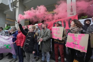 A ese evento acudieron más de un centenar de activistas congregados por Fossil Free London, junto a un hotel en el que los responsables de varias empresas energéticas celebraban en sus salas el Foro de Inteligencia Energética.