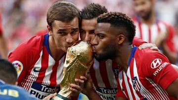 Griezmann, Lucas y Lemar ofrecen el Mundial a la afici&oacute;n.